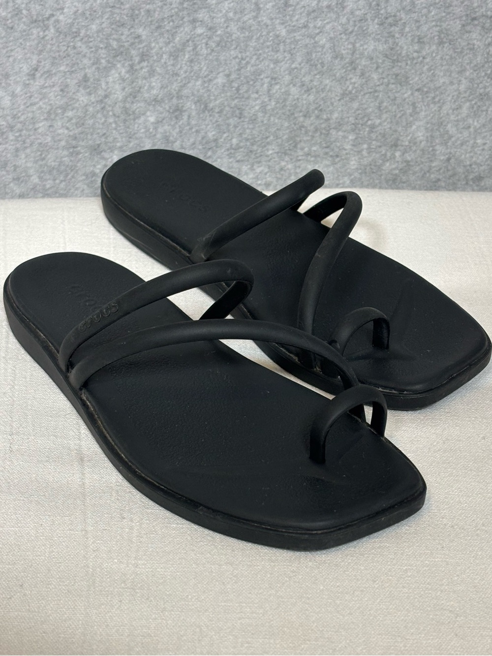 Crocs Miami Toe Loop Sandals Minimalist Multi-Strap Square Toe-Black-Women 7